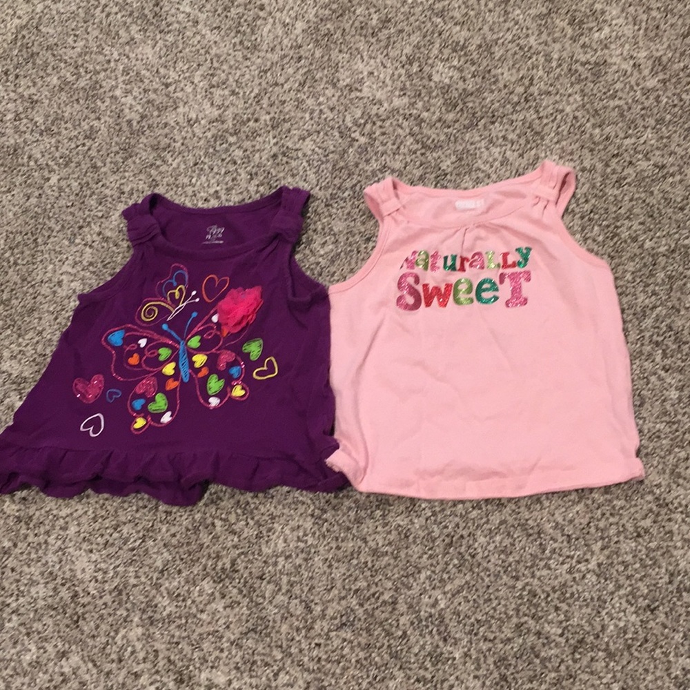 Set of two tank tops.